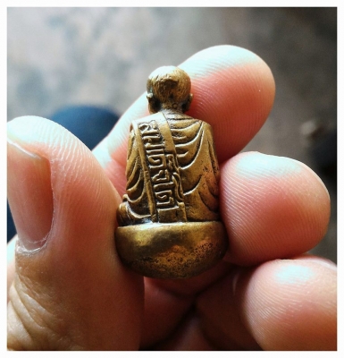 สมเด็จโต ลอยองค์ เบ้าทุบ ตอกโค๊ดดอก ดูง่ายเก่าสวยครับ