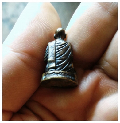 สมเด็จโต ลอยองค์ ตอกโค๊ดโต ใต้ฐาน ท่าประจำองค์สมเด็จ ดูง่ายเก่าสวยครับ