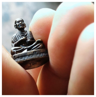 สมเด็จโต ลอยองค์ ตอกโค๊ดโต ใต้ฐาน ท่าประจำองค์สมเด็จ ดูง่ายเก่าสวยครับ