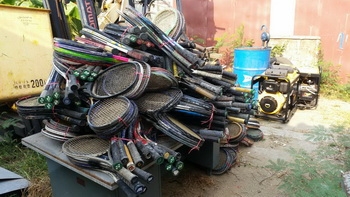 ขาย ไม้ตีเทนนิส เก่านอก จำนวนมาก ราคา 250 บาท./อัน หรือ ขายเหมาได้ครับ ขาย ไม้ตีเทนนิส เก่านอก จำนวนมาก ราคา 250 บาท./อัน หรือ ขายเหมาได้ครับ