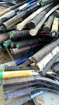 ขาย ไม้ตีเทนนิส เก่านอก จำนวนมาก ราคา 250 บาท./อัน หรือ ขายเหมาได้ครับ ขาย ไม้ตีเทนนิส เก่านอก จำนวนมาก ราคา 250 บาท./อัน หรือ ขายเหมาได้ครับ