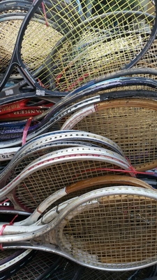 ขาย ไม้ตีเทนนิส เก่านอก จำนวนมาก ราคา 250 บาท./อัน หรือ ขายเหมาได้ครับ ขาย ไม้ตีเทนนิส เก่านอก จำนวนมาก ราคา 250 บาท./อัน หรือ ขายเหมาได้ครับ