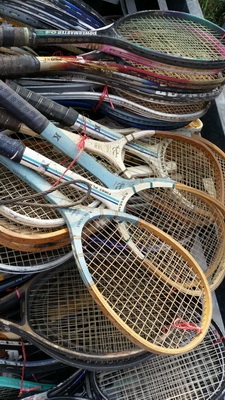 ขาย ไม้ตีเทนนิส เก่านอก จำนวนมาก ราคา 250 บาท./อัน หรือ ขายเหมาได้ครับ ขาย ไม้ตีเทนนิส เก่านอก จำนวนมาก ราคา 250 บาท./อัน หรือ ขายเหมาได้ครับ