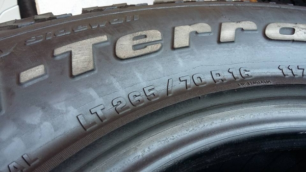 ขายยาง bf 265/70/16 ดอกดีปีเก่า ชุดละ 3500 บาท ขายยาง bf 265/70/16 ดอกดีปีเก่า ชุดละ 3500 บาท