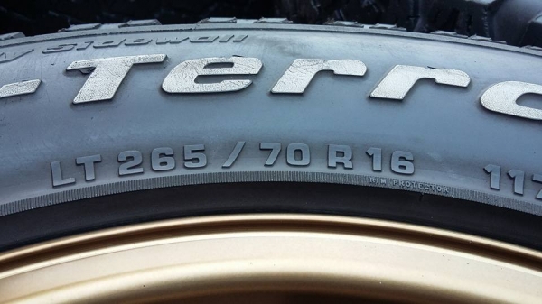 ขายล้อหล่อ te37x ขนาด 16x8 พร้อมยาง bf 265/70/16 ครับ ขายล้อหล่อ te37x ขนาด 16x8 พร้อมยาง bf 265/70/16 ครับ