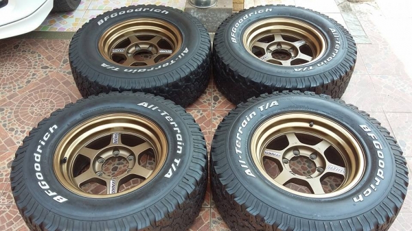 ขายล้อหล่อ te37x ขนาด 16x8 พร้อมยาง bf  265/70/16 ครับ