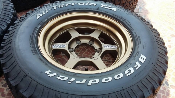 ขายล้อหล่อ te37x ขนาด 16x8 พร้อมยาง bf 265/70/16 ครับ ขายล้อหล่อ te37x ขนาด 16x8 พร้อมยาง bf 265/70/16 ครับ