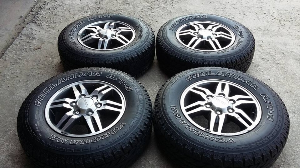 ขายล้อพร้อมยาง 245/70/16 ปี 15