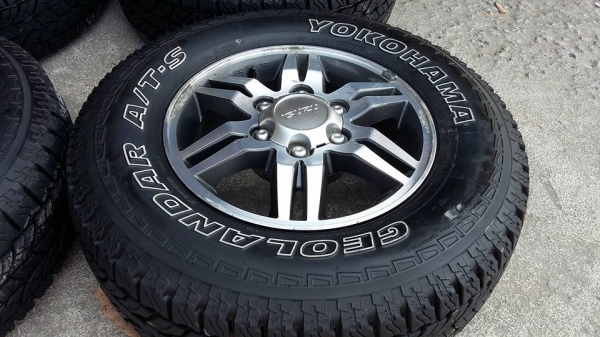 ขายล้อพร้อมยาง 245/70/16 ปี 15 ขายล้อพร้อมยาง 245/70/16 ปี 15