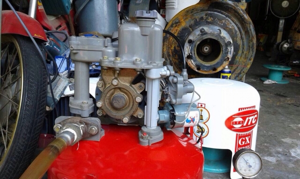 ขายปั้มน้ำอัตโนมัติ ITC(Hitachi) 150W สภาพสวยเดิมๆ วิ่งนิ่ม ตรวจเช็คแรงดันเรียบร้อย ไม่มีรั่วซึม พร้อมใช้งาน