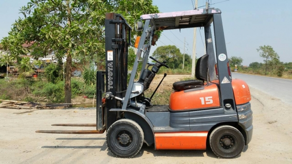 ขายด่วนรถยก TOYOTA 6FGยก1.5ตันเสาสูง3เมตรยางตัน4เส้นชั่วโม่งทำงานน้อยรถนอกยังไม่เคยใช้งานในเมืองไทยเลย=รุ่นใหม่ขายถูกๆๆ