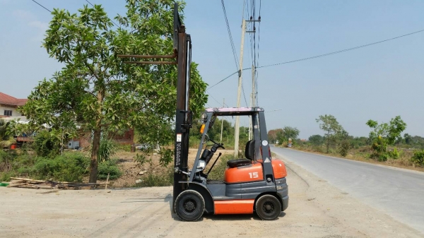 ขายด่วนรถยก TOYOTA 6FGยก1.5ตันเสาสูง3เมตรยางตัน4เส้นชั่วโม่งทำงานน้อยรถนอกยังไม่เคยใช้งานในเมืองไทยเลย=รุ่นใหม่ขายถูกๆๆ