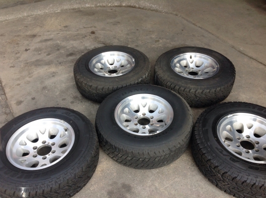 แม็กเก่าญี่ปุ่นพร้อมยาง 245/70R16 A/T ยกชุด5วง