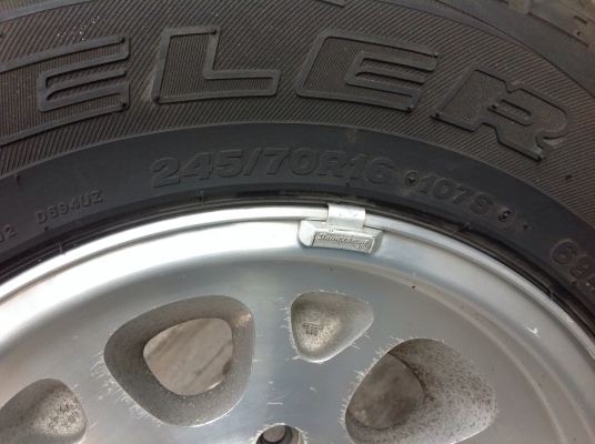 แม็กเก่าญี่ปุ่นพร้อมยาง 245/70R16 A/T ยกชุด5วง