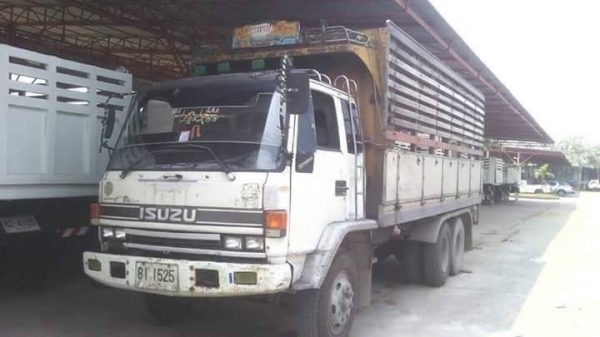 ขายรถ10ล้อ ดั้มร็อกกี้เพลาเดียว เครื่องHO6Cเทอร์โบ พ.เพาเวอร์ เบรกทิฟฟี่ เอกสารพร้อมโอน สนใจโทร 090-8588220คุณนะ 093-3258446คุณบิว หรือเข้าดูสินค้าอื่นๆได้ที่ www.truck.in.th/498 หรือเพจFacebook ณรงค์ ซื้อขายรถมือสอง (เว็บไซต์ส่วนตัว) หรือFacebook คุณนะ ร