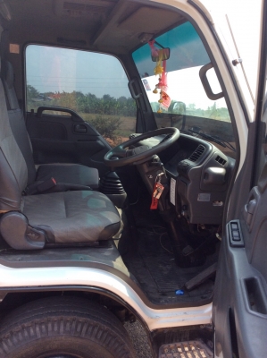 ISUZU NKR 6ล้อ ปี55 (ป้ายเล็กไม่ติดเวลา) เครื่อง120แรง ช่วงสั้น กระบะยาว 3.2 ม.พวงมาลัยพาว์เวอร์ กระจกไฟฟ้า เครื่องดี ขับดี ครัทซีสวย แอร์เย็น รถพร้อมใช้งาน  ขาย 360,000 บาท (ศุภากร 081-1903107,081-4252943)