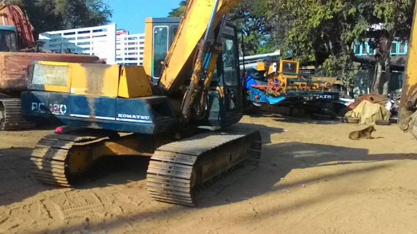 ขายรถแบ็คโฮ Komatsu 120-3 สภาพเต็ม พร้อมใช้งาน