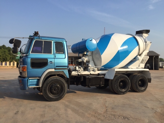 ขาย รถโม่ 10 ล้อ hino 10 น็อตรุ่นใหม่ โม่ 7 คิว