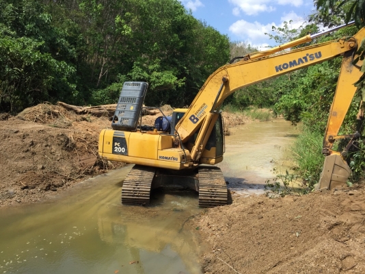 ขายรถแบคโฮ KOMATSU PC200-7 เอกสารเล่มทะเบียน 6000 ชม.ราคา 1800000