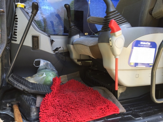 ขายรถแบคโฮ KOMATSU PC200-7 เอกสารเล่มทะเบียน 6000 ชม.ราคา 1800000