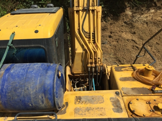 ขายรถแบคโฮ KOMATSU PC200-7 เอกสารเล่มทะเบียน 6000 ชม.ราคา 1800000