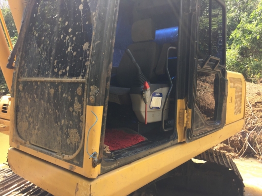 ขายรถแบคโฮ KOMATSU PC200-7 เอกสารเล่มทะเบียน 6000 ชม.ราคา 1800000