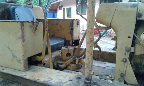 ขายรถแทรคเตอร์ CAT D4D ตีนตะขาบ 2 คันขายเหมา 300000