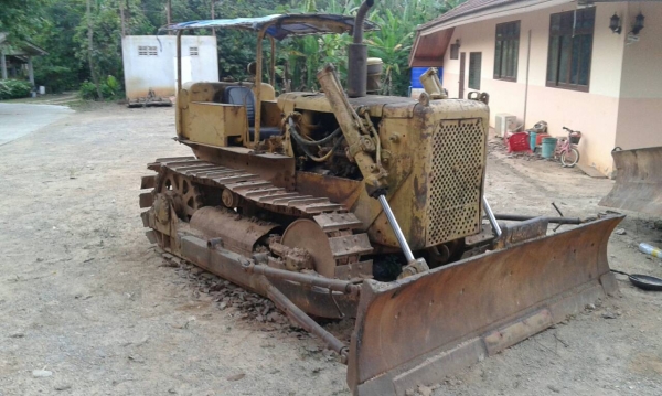 ขายรถแทรคเตอร์ CAT D4D ตีนตะขาบ 2 คันขายเหมา 300000