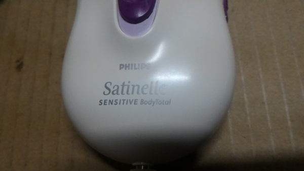 เครื่องกำจัดขน PHILIPS  รุ่น SENSITIVE  จากญี่ปุ่น ครบชุดทำงานเการทำงานเงียบ