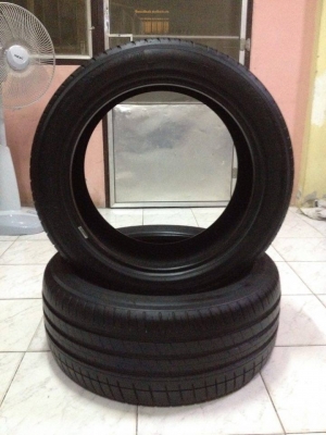 ขายยาง มิชลิน MICHELIN 235 45 17 ปี12 ดอกหนา90\% สภาพสวยไม่บวมไม่มีแตกลายงา มีปะ1เส้น 1คู่ ราคา1800บาท รับประกันยางทุกเส้นยินดีคืนเงิน โทร0924462525โส กทม