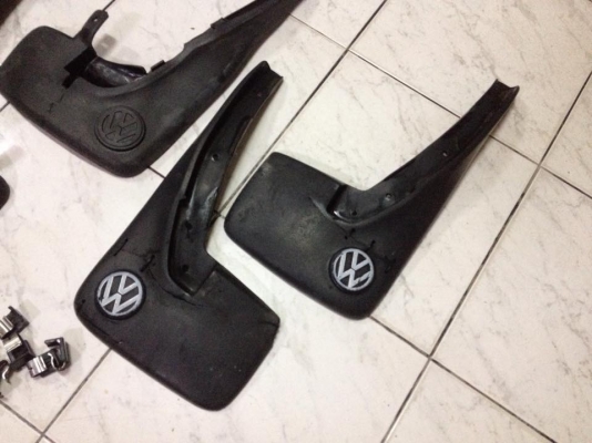 ขายบังโคลนโฟล์คเวนโต้ แท้4อันสภาพตามรูป ราคา500บาท โทร0924462525โส