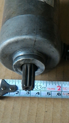 มอเตอร์ DC ใช้กับสตาร์ทรถของรถมอเตอร์ไซค์  นำไปใช้หมุนขับงานต่างๆได้ แรงบิดสูง ใช้ไฟ DC ขับตั้งแต่ 10 - 15 V.