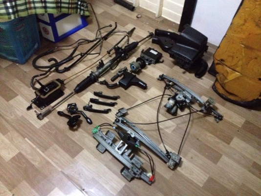 ขายอะไหล่ โฟล์ค เวนโต้ 1มือจับเปิดประตูตัวนอก สำหรับรถโฟล์คกอล์ฟ เวนโต้ ราคา 350บาท 2ชุดรางมอเตอร์กระจกไฟฟ้า โฟล์ค เวนโต้ ข้างละ1250บาท 3ชุดรางกระจกมือหมุน โฟล์คเวนโต้ ข้างละ500บาท 4ก้านไฟ้เลี้ยว กับ ก้านปัดน้ำฝน โฟล์ค เวนโต้ ข้างละ350บาท 5กล่องเกียร์ออโต