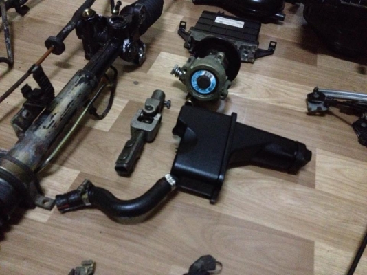 ขายอะไหล่ โฟล์ค เวนโต้ 1มือจับเปิดประตูตัวนอก สำหรับรถโฟล์คกอล์ฟ เวนโต้ ราคา 350บาท 2ชุดรางมอเตอร์กระจกไฟฟ้า โฟล์ค เวนโต้ ข้างละ1250บาท 3ชุดรางกระจกมือหมุน โฟล์คเวนโต้ ข้างละ500บาท 4ก้านไฟ้เลี้ยว กับ ก้านปัดน้ำฝน โฟล์ค เวนโต้ ข้างละ350บาท 5กล่องเกียร์ออโต