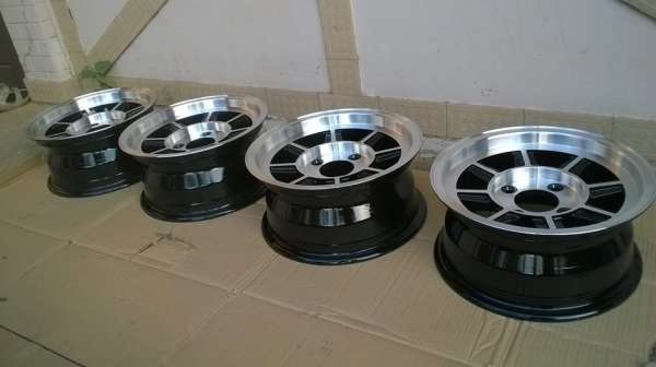 ขายล้อขอบ 13 4/114.3 2ชุดครับ ขายล้อขอบ 13 4/114.3 2ชุดครับ