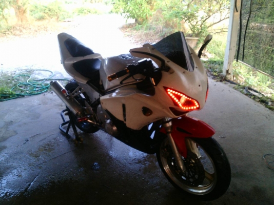 ขายCB1 400cc แฟริ่งcbr1000 สำเนาทะเบียนแท้ ต่อ พรบได้ ระบบไฟติดหมด รถจอดนาน ไปล้างคาบูครับ เก็บงานสี ขายตามสภาพ 29000 บาท