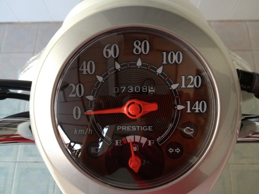 Scoopy-i ลายClassic วิ่ง7000 ปี57 (ของแถม 4 รายการ)