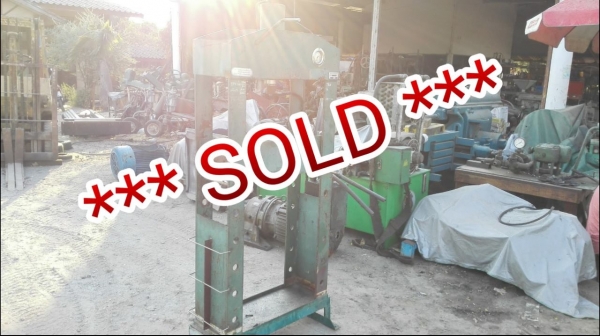 *** SOLD *** แท่นอัด TMC ขนาด 30 ตัน. สภาพเดิมๆแม่แรงดี กำลังอัดยังแน่น ไม่ทำสี พร้อมใช้งาน!!