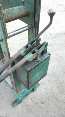 *** SOLD *** แท่นอัด TMC ขนาด 30 ตัน. สภาพเดิมๆแม่แรงดี กำลังอัดยังแน่น ไม่ทำสี พร้อมใช้งาน!!