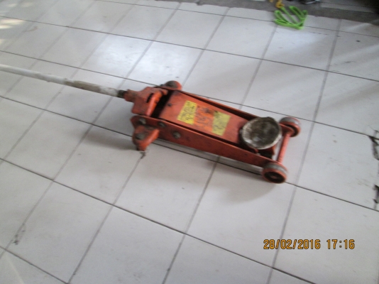 ขอขอบคุณน้องนพดลและพี่เสือครับ  ขายถูกครับ  ตามสภาพเลยครับ  ราคา800บาท  ต้องช่อมครับ