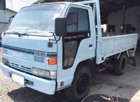 ISUZU ELF NKR 110 HP 4BE1 รถบรรทุก 4 ล้อกลาง กระบะเหล็กคาร์โก้ความยาว 3.20 เมตรพื้นไม้อย่างสวยพร้อมบรรทุกหนักได้เลยครับ เครื่องแน่นดีแรงดีไม่มีเยิ้มครับ ภายในห้องเก๋งคอนโซลสวยครบพร้อม พวงมาลัยเพาเวอร์ ช่วงล่างแน่นดีคัชซีสวยไม่มีแตกบวม ยาง 7.50 ขอบ 16 สภาพ