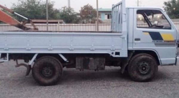 ISUZU ELF NKR 110 HP 4BE1 รถบรรทุก 4 ล้อกลาง กระบะเหล็กคาร์โก้ความยาว 3.20 เมตรพื้นไม้อย่างสวยพร้อมบรรทุกหนักได้เลยครับ เครื่องแน่นดีแรงดีไม่มีเยิ้มครับ ภายในห้องเก๋งคอนโซลสวยครบพร้อม พวงมาลัยเพาเวอร์ ช่วงล่างแน่นดีคัชซีสวยไม่มีแตกบวม ยาง 7.50 ขอบ 16 สภาพ