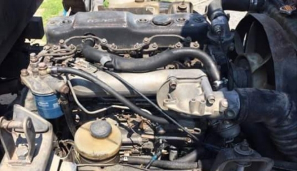 ISUZU ELF NKR 110 HP 4BE1 รถบรรทุก 4 ล้อกลาง กระบะเหล็กคาร์โก้ความยาว 3.20 เมตรพื้นไม้อย่างสวยพร้อมบรรทุกหนักได้เลยครับ เครื่องแน่นดีแรงดีไม่มีเยิ้มครับ ภายในห้องเก๋งคอนโซลสวยครบพร้อม พวงมาลัยเพาเวอร์ ช่วงล่างแน่นดีคัชซีสวยไม่มีแตกบวม ยาง 7.50 ขอบ 16 สภาพ