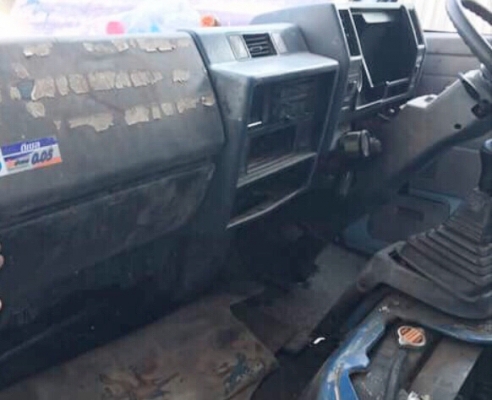 ISUZU ELF NKR 110 HP 4BE1 รถบรรทุก 4 ล้อกลาง กระบะเหล็กคาร์โก้ความยาว 3.20 เมตรพื้นไม้อย่างสวยพร้อมบรรทุกหนักได้เลยครับ เครื่องแน่นดีแรงดีไม่มีเยิ้มครับ ภายในห้องเก๋งคอนโซลสวยครบพร้อม พวงมาลัยเพาเวอร์ ช่วงล่างแน่นดีคัชซีสวยไม่มีแตกบวม ยาง 7.50 ขอบ 16 สภาพ