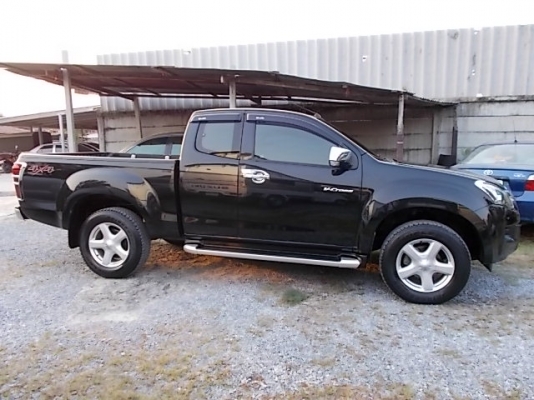 ขายisuzu v-cross3.0  4x4 แค็ป มีnavi สีดำ รถสวย ปี2012
