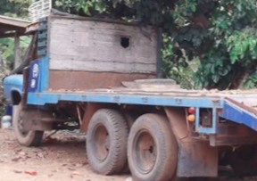 ISUZU TX 145 HP 6BB1 รถสิบล้อหัวยาวเพลาเดียว เทรลเลอร์ท้ายลาดมีหางพับไฮดรอลิกส์ขึ้นรถเกี่ยวข้าวและรถแบ็คโฮร PC 120 พร้อมลากพร้อมบรรทุกได้เลยครับ เครื่องยนต์แรงดีแห้งดีไม่เยิ้ม ภายในเก๋งคอนโซลอยู่ครบสภาพดีครับ พวงมาลัยธรรมดา เบรคลม ช่วงล่างชุดเพลาท้ายเพลาเ