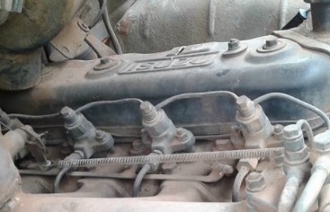 ISUZU TX 145 HP 6BB1 รถสิบล้อหัวยาวเพลาเดียว เทรลเลอร์ท้ายลาดมีหางพับไฮดรอลิกส์ขึ้นรถเกี่ยวข้าวและรถแบ็คโฮร PC 120 พร้อมลากพร้อมบรรทุกได้เลยครับ เครื่องยนต์แรงดีแห้งดีไม่เยิ้ม ภายในเก๋งคอนโซลอยู่ครบสภาพดีครับ พวงมาลัยธรรมดา เบรคลม ช่วงล่างชุดเพลาท้ายเพลาเ