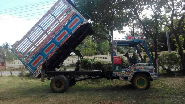 ขายรถอีแต๋น 6ล้อดั้ม เครื่องRT140 แคชซีหน้า6 สภาพพร้อมใช้งาน สนใจโทร 090-8588220คุณนะ 093-3258446คุณบิว หรือเข้าดูสินค้าอื่นๆได้ที่ www.truck.in.th/498 หรือเพจFacebook ณรงค์ ซื้อขายรถมือสอง (เว็บไซต์ส่วนตัว) หรือFacebook คุณนะ รถบรรทุก