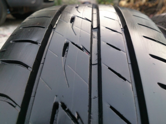 ขายยาง บริดสโตน อีโคเปีย 175/65R15  ยางสัปดาห์ที่03ปี15  ยางดอกเต็มสวยสดนิ่มลึกเท่ากันไม่แตกลายไม่ร้าวไม่มีปะ จำนวน 1 ชุด