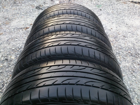 ขายยาง DUNLOP LM704  205/65R15 ยางสัปดาห์ที่23ปี15 ดอกยางหนาสดเท่ากันไม่แตกลายไม่ร้าวไม่กินข้างไม่มีปะ สวยๆ  จำนวน 1 ชุด